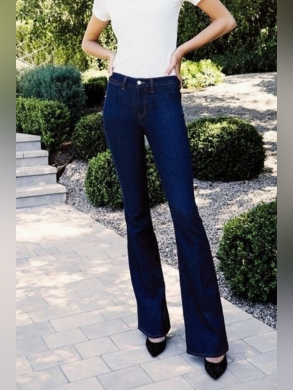 L'AGENCE Bell High rise dark wash flare size 26